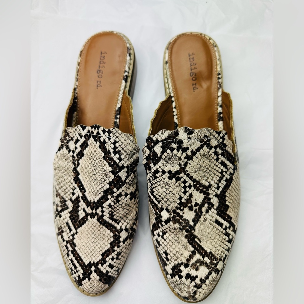 Indigo Women's Black and Cream Snakeskin Mules
